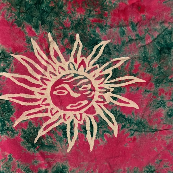 Sarong 1/2 length. Sun Design. Pink, green and white. New without tags - Picture 2 of 3